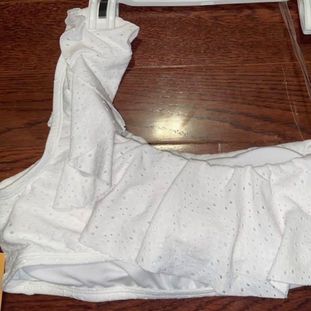 Women’s White Ruffle Kona Sol Bathing Suit Top Size Medium 8-10